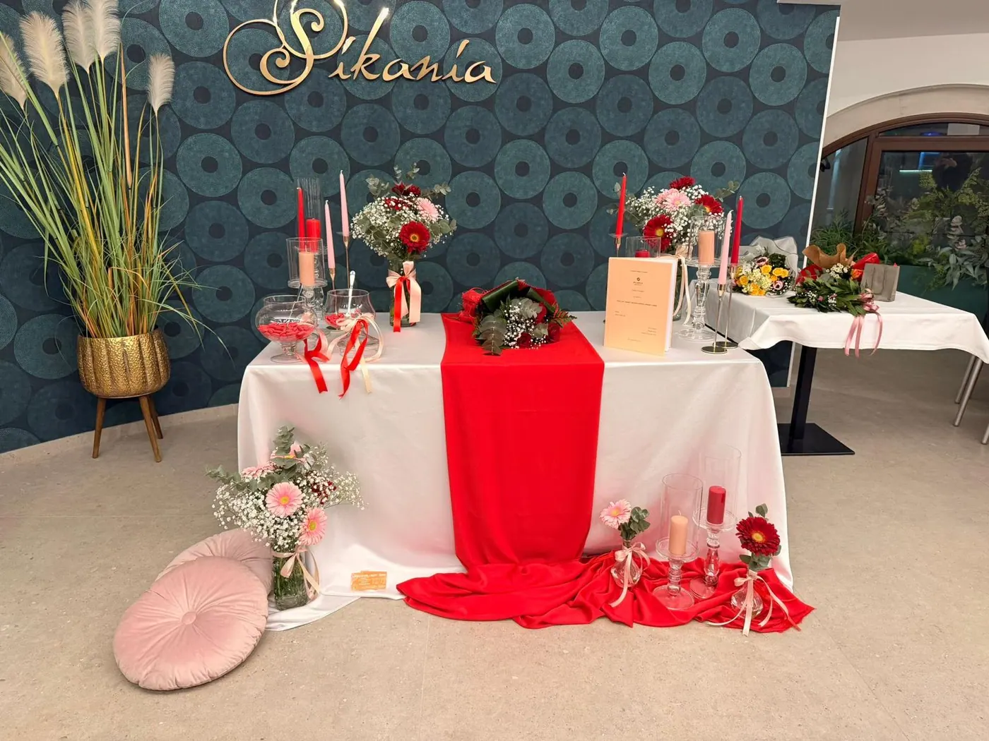 Tavolo allestito per un evento — Sikania