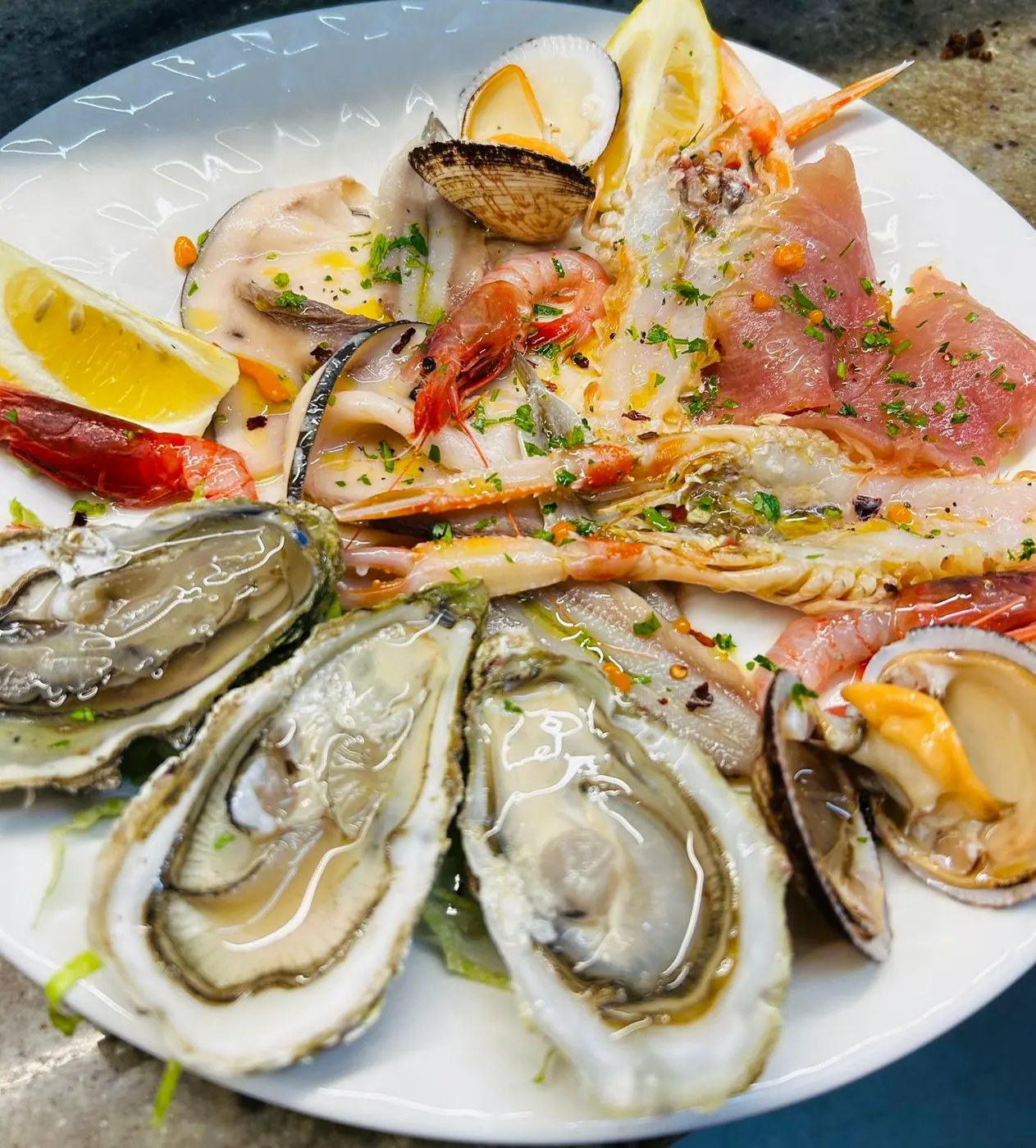 Assortimento di crudi di mare — Sikania